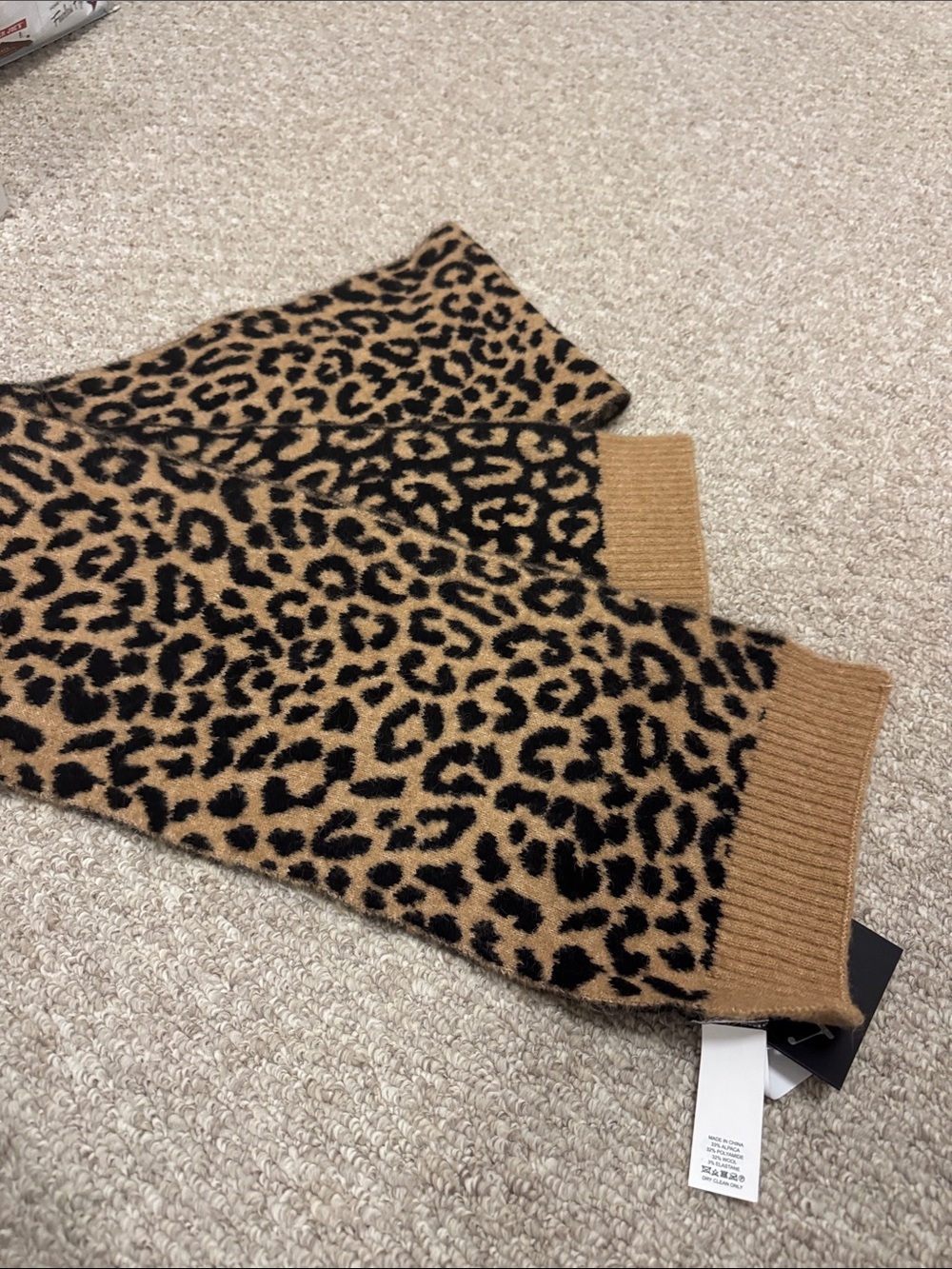 BNWT Kate Spade Leopard Print Knit Beanie and Scarf Set - Picture 8 of 9
